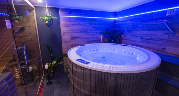 Senzační privátní lázně se saunou, vířivkou a lahví prosecca pro 2 osoby v Praze