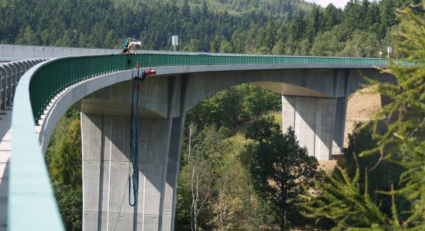 Bungee jumping Chomutov - bungee z nejvyššího mostu v ČR