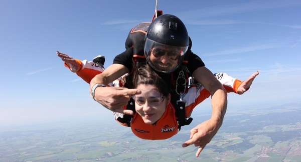 Tandemový seskok Příbram z výšky 3 000 metrů