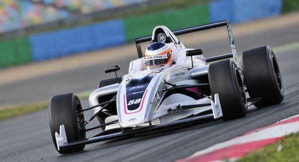 Závodní sen - Formule F4 vs Ariel Atom na okruhu letiště Kámen